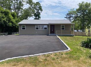 102 Merrill St, Brentwood, NY 11717