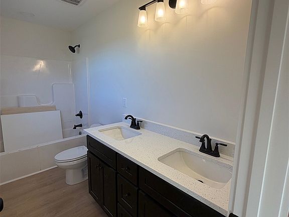 5th image of 973 Erwin Rd
