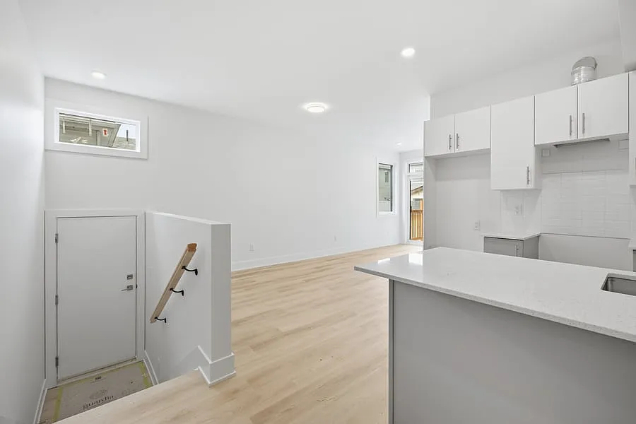 155 Glynn Ave Unit B — Photo 4
