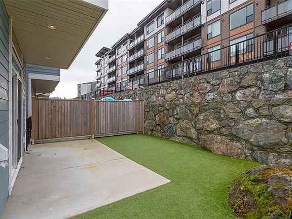 3rd image of 629 Selwyn Close #629
