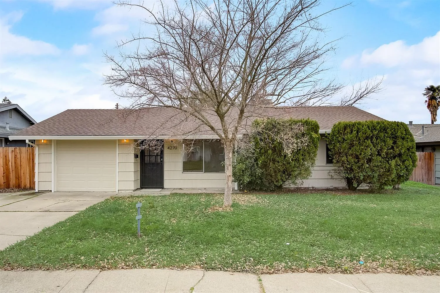 4270 Sloan Dr photo 1