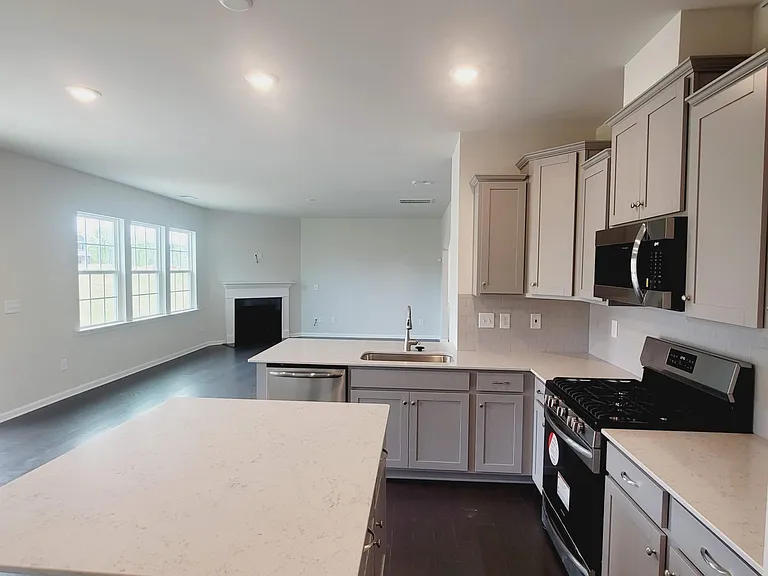 18118 New Mark Ave — Photo 7