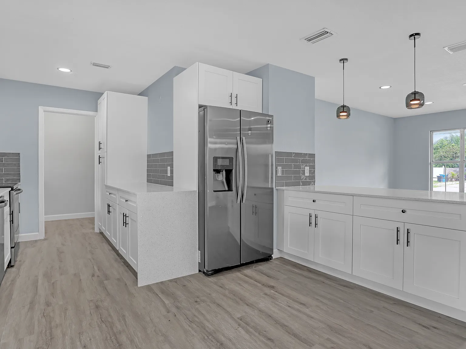 4 bed, 1881 sqft, $2,400 — Photo 3