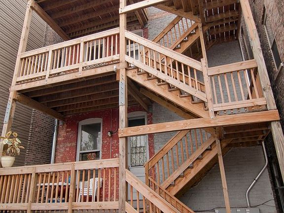 1039 Damen common porch