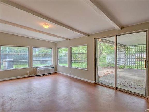 4th image of 905 Braden St