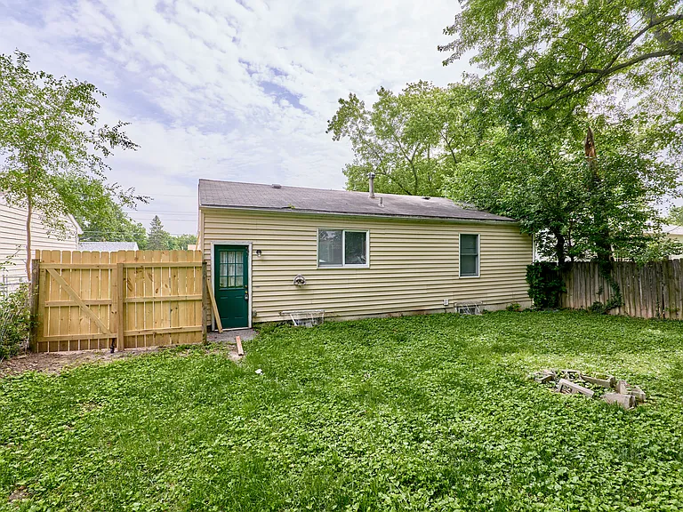 11042 Florence Ave — Photo 22