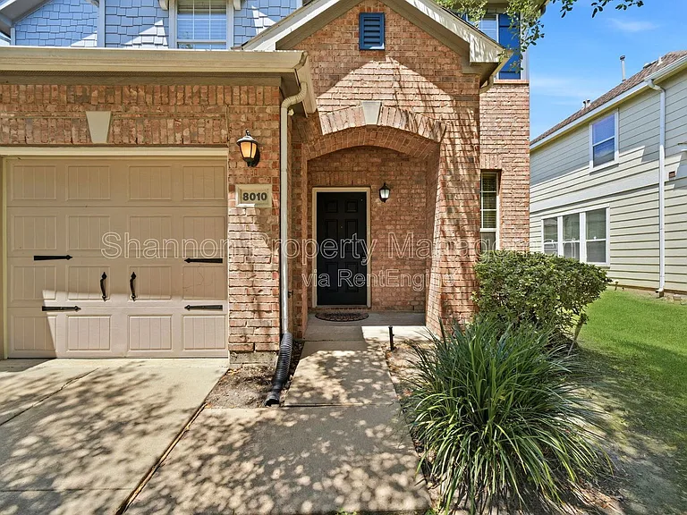 8010 Singing Sonnet Ln — Photo 2