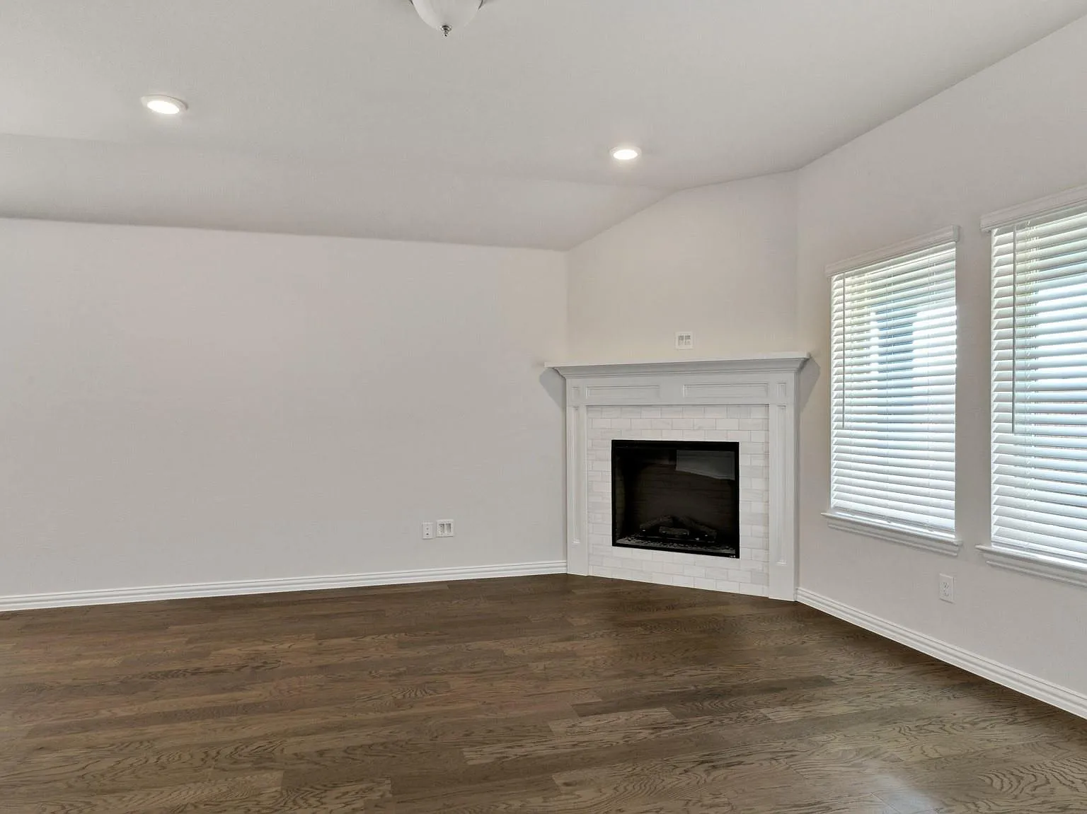 4 bed, 1978 sqft, $2,150 — Photo 4