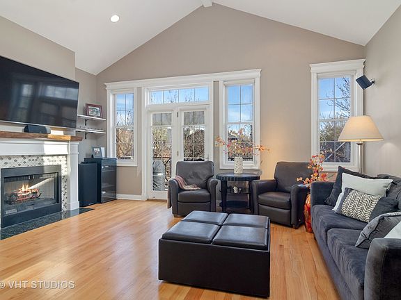 2nd image of 3644 N Damen Ave Unit 3