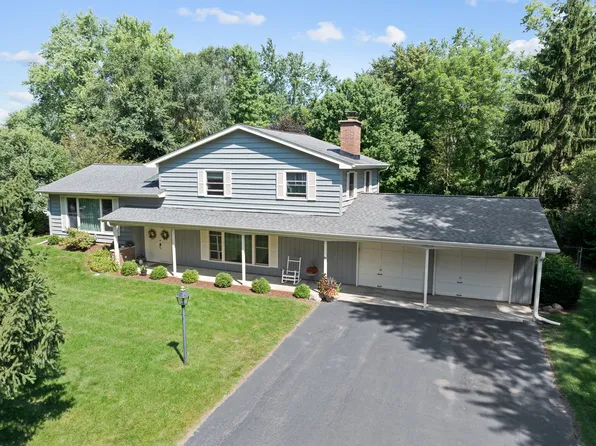 38W454 Bonnie Ct, Saint Charles, IL 60175