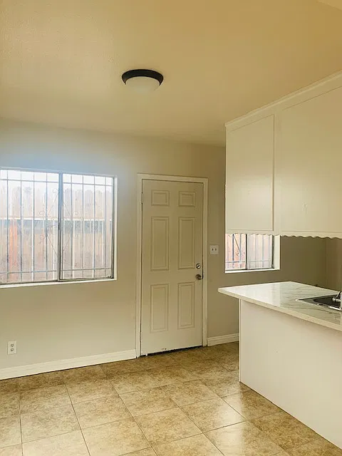 2 bed, 810 sqft, $2,200 — Photo 4