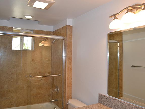 4th image of 442 S Lake St Unit 402