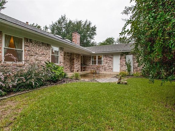 3rd image of 204 Greenbriar Ln