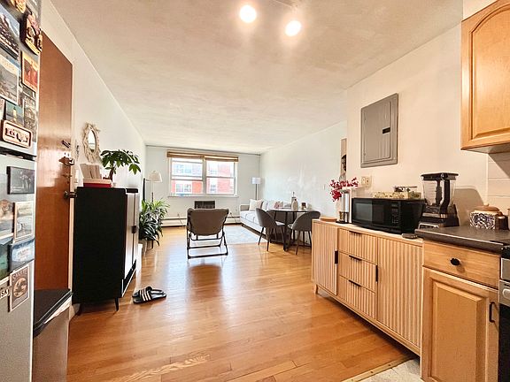3rd image of 12 Commonwealth Ct APT 9