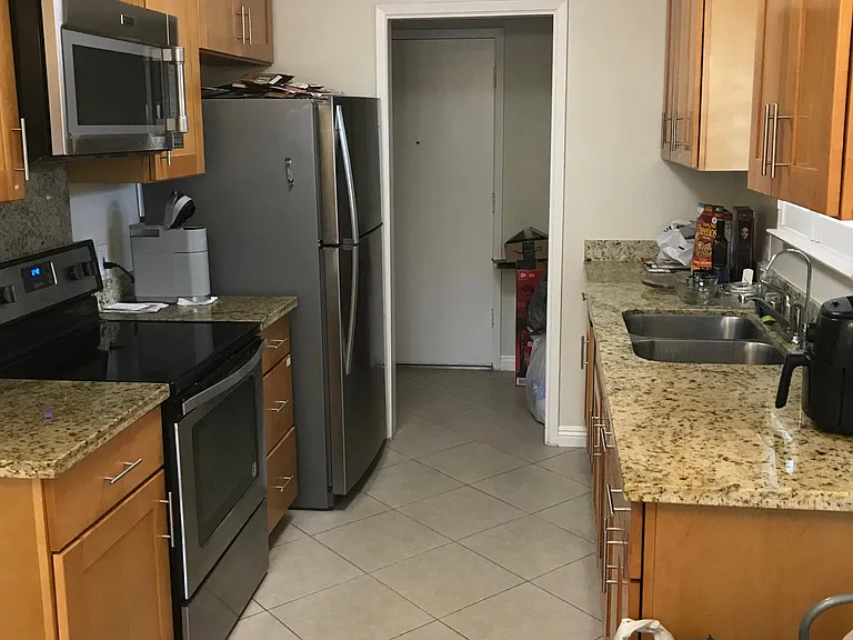 1359 Phelps Ave #8-A — Photo 5