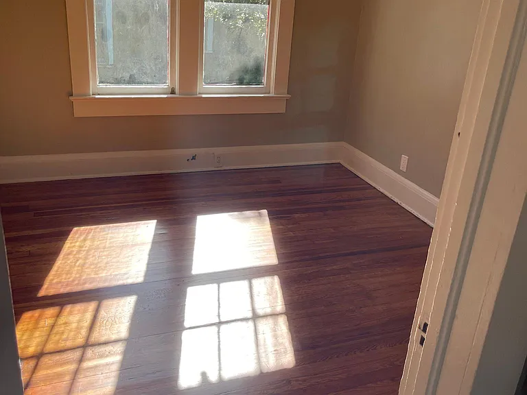 Middle bedrooms.
