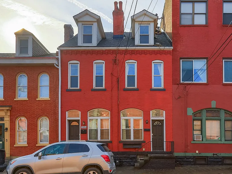 2810 Sarah Street — Photo 1