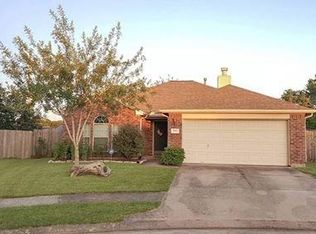 989 Hamilton St, Alvin, TX 77511