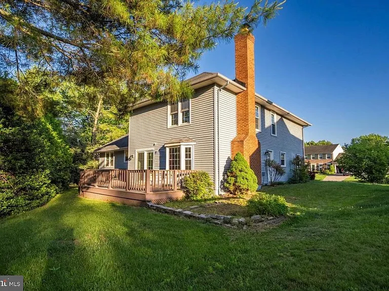 25 Whittingham Cir — Photo 8