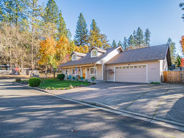 1025 Anglers Pl, Shady Cove, OR 97539