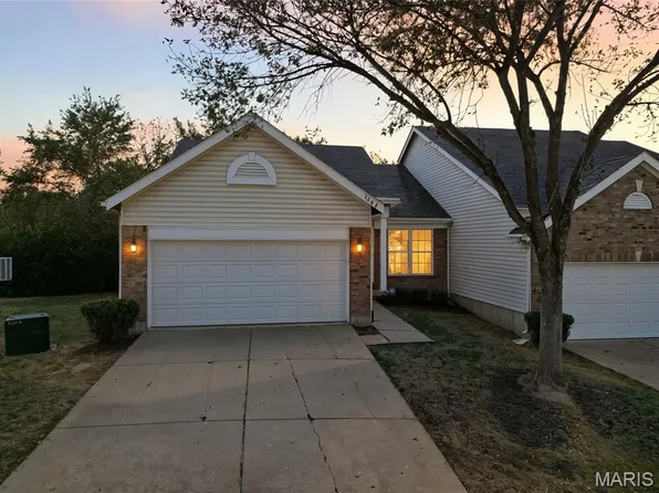 3262 Country Hollow Dr, Saint Louis, MO 63129