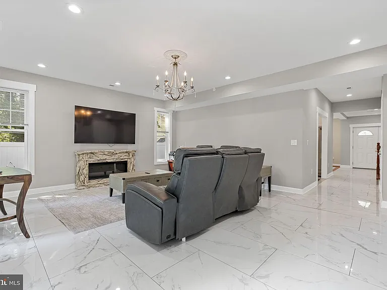 3925 Ashwood Pl — Photo 24