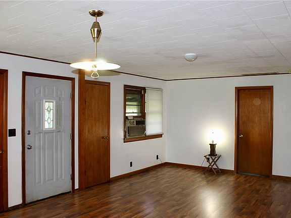 3rd image of 408 S Elm St