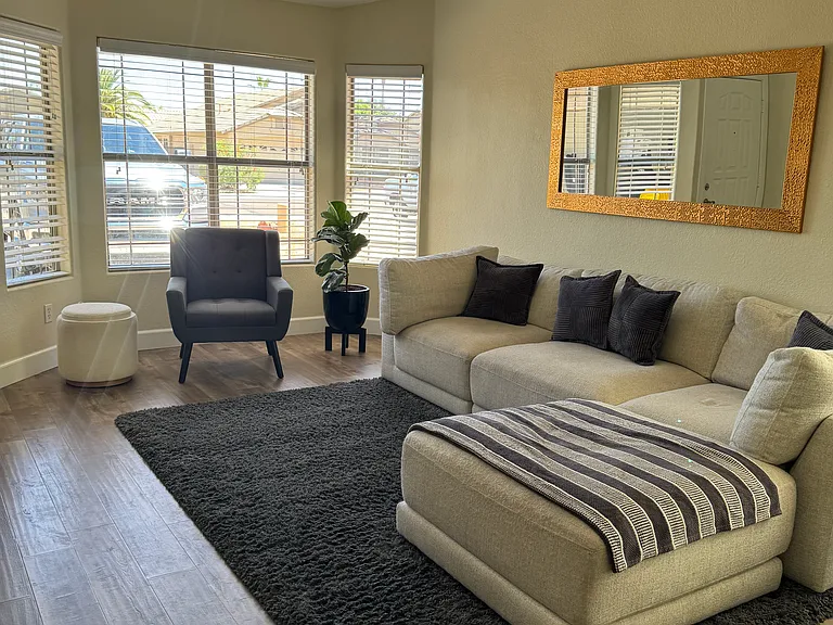 1635 E Oakland St — Photo 15