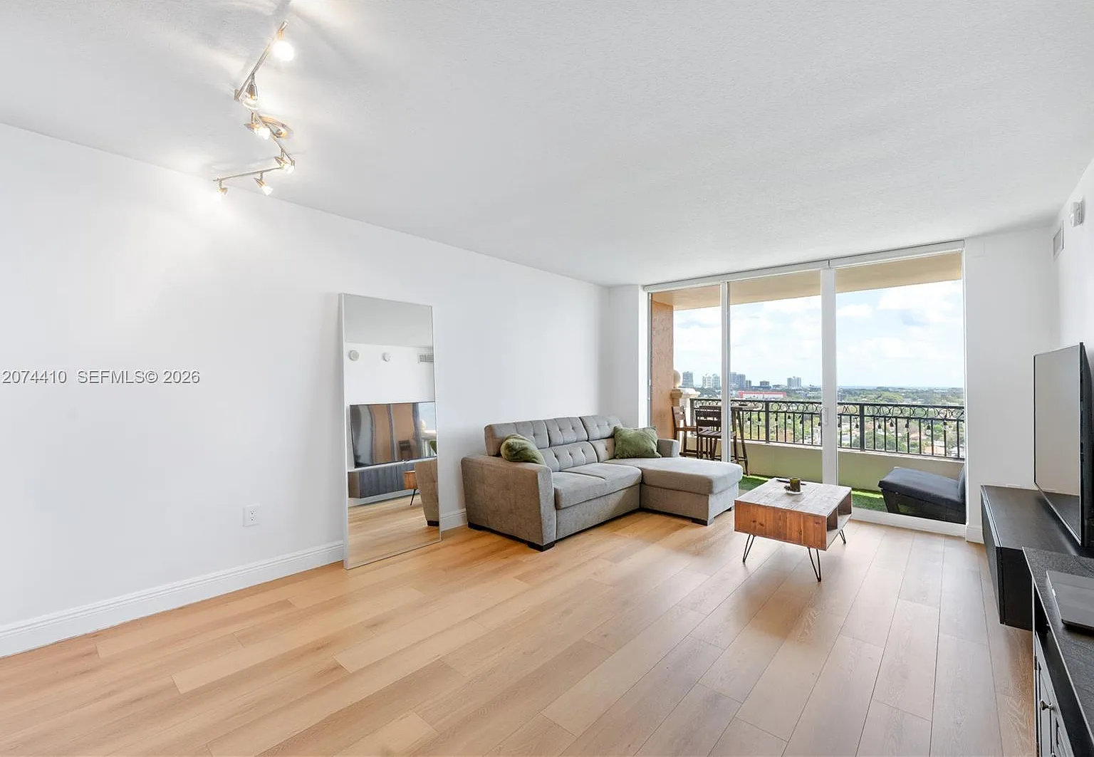 Gables Marquis Condo — Photo 3