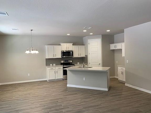 3rd image of 511 Taylor Dr