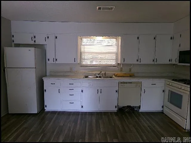 701 N Buchanan St — Photo 9