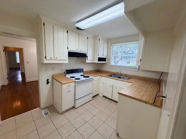 Large 3BD/2B with 2 living rooms! Walk to VSU!!, 114 High St, Valdosta, GA 31602