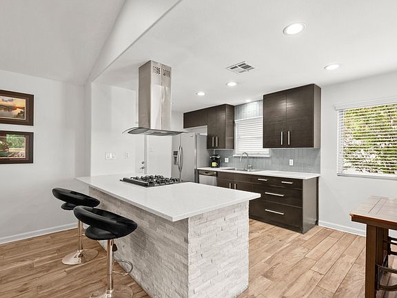 3rd image of 1604 Sahara Ave