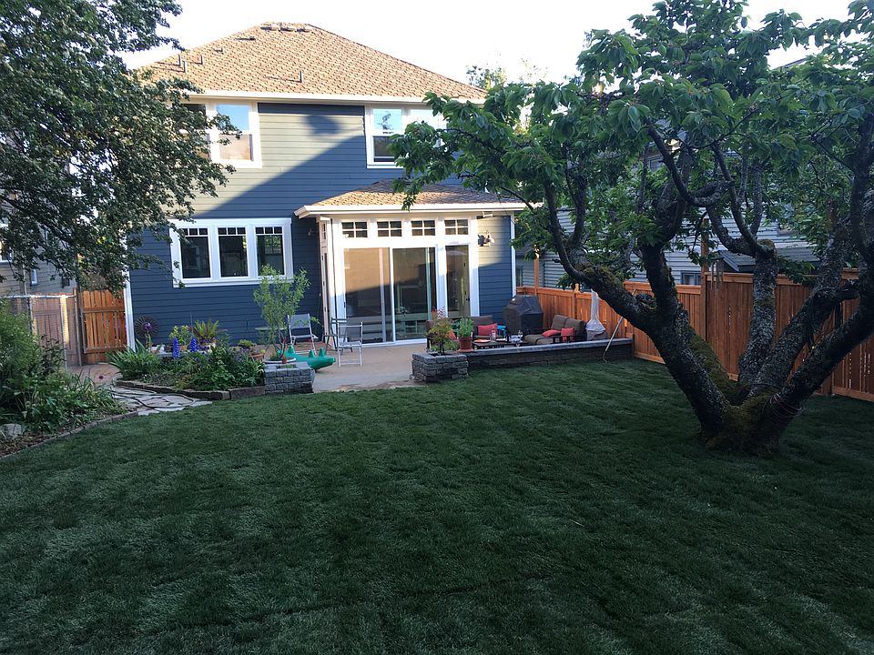 2nd image of 4020 NE 57th St