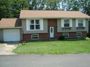 28 Homestead Dr, Avella, PA 15312