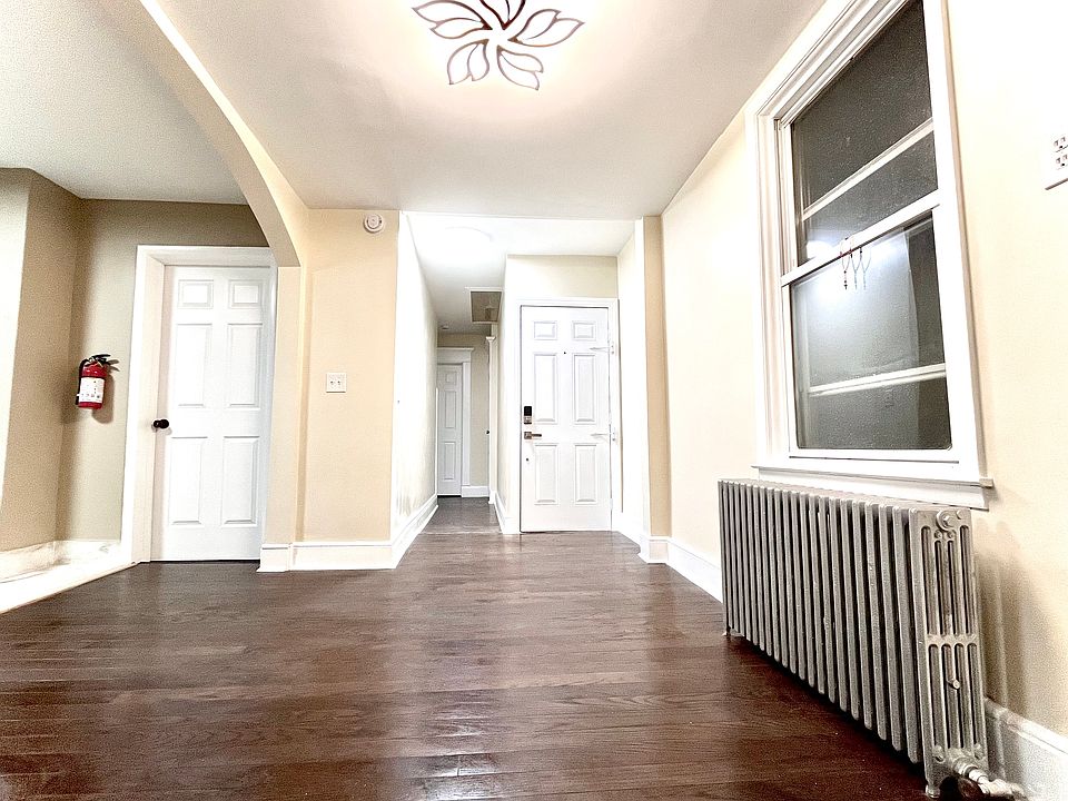 1st image of 156 Beech St APT 3