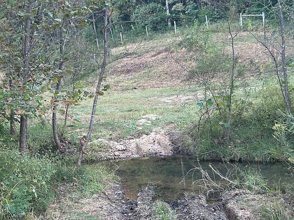 2nd image of 1450 Jones School Rd