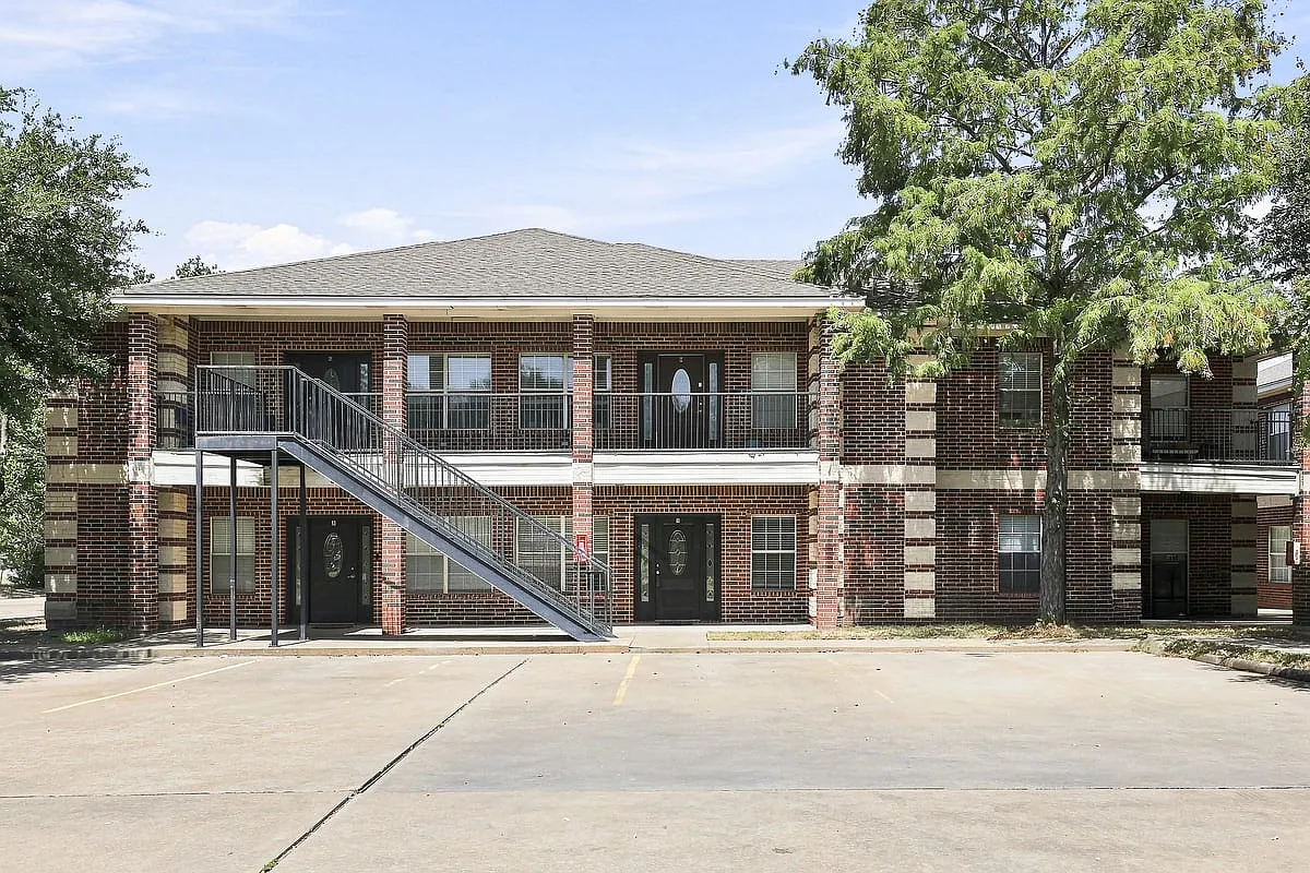 Bear Gardens - 1521 Bagby Unit B — Photo 1