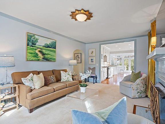 5th image of 2104 Reaves Dr