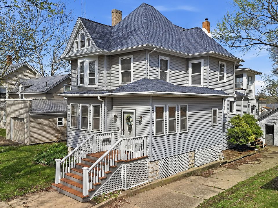 1st image of 215 W 7th St