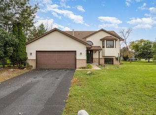 8749 Queens Gdns, Minneapolis, MN 55443