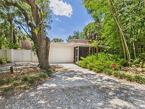 9525 Periwinkle Dr Photo 1