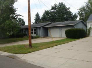 525 Cherokee Dr, Fremont, MI 49412