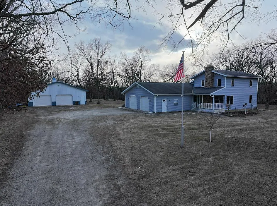 W7915 Territorial Road photo 1