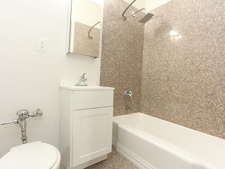 1st image of 2341 Franklin St APT 6