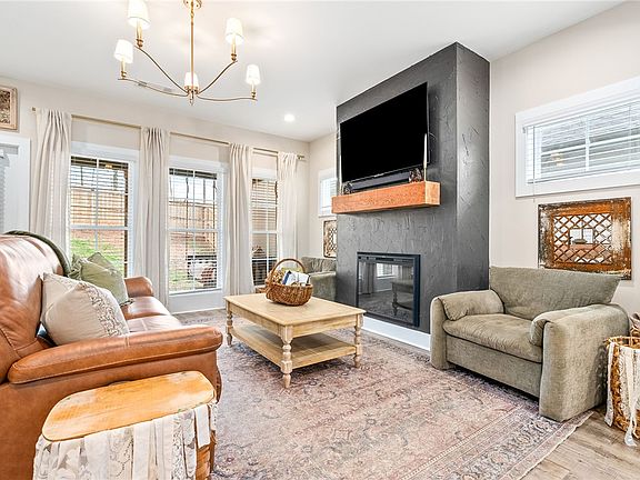 3rd image of 1210 Woodland Cir