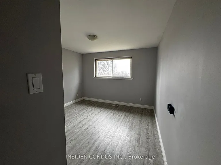 49 Doncaster Dr #UPPER — Photo 17