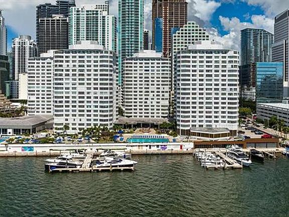 2nd image of 905 Brickell Bay Dr APT 1821
