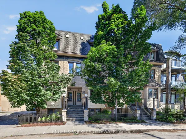107 3rd Ave #A, Ottawa, ON K1S 2J7