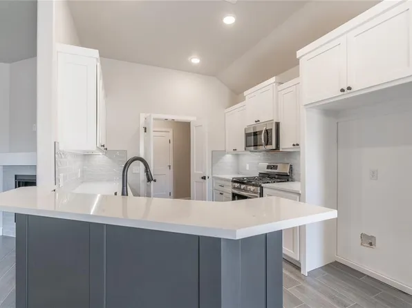 1224 Colonial Ave, Tuttle, OK 73089